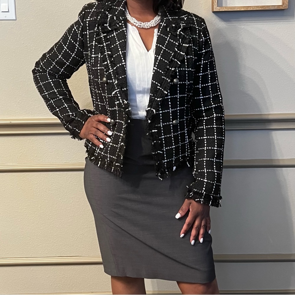 Classic and chic black & white tweed jacket